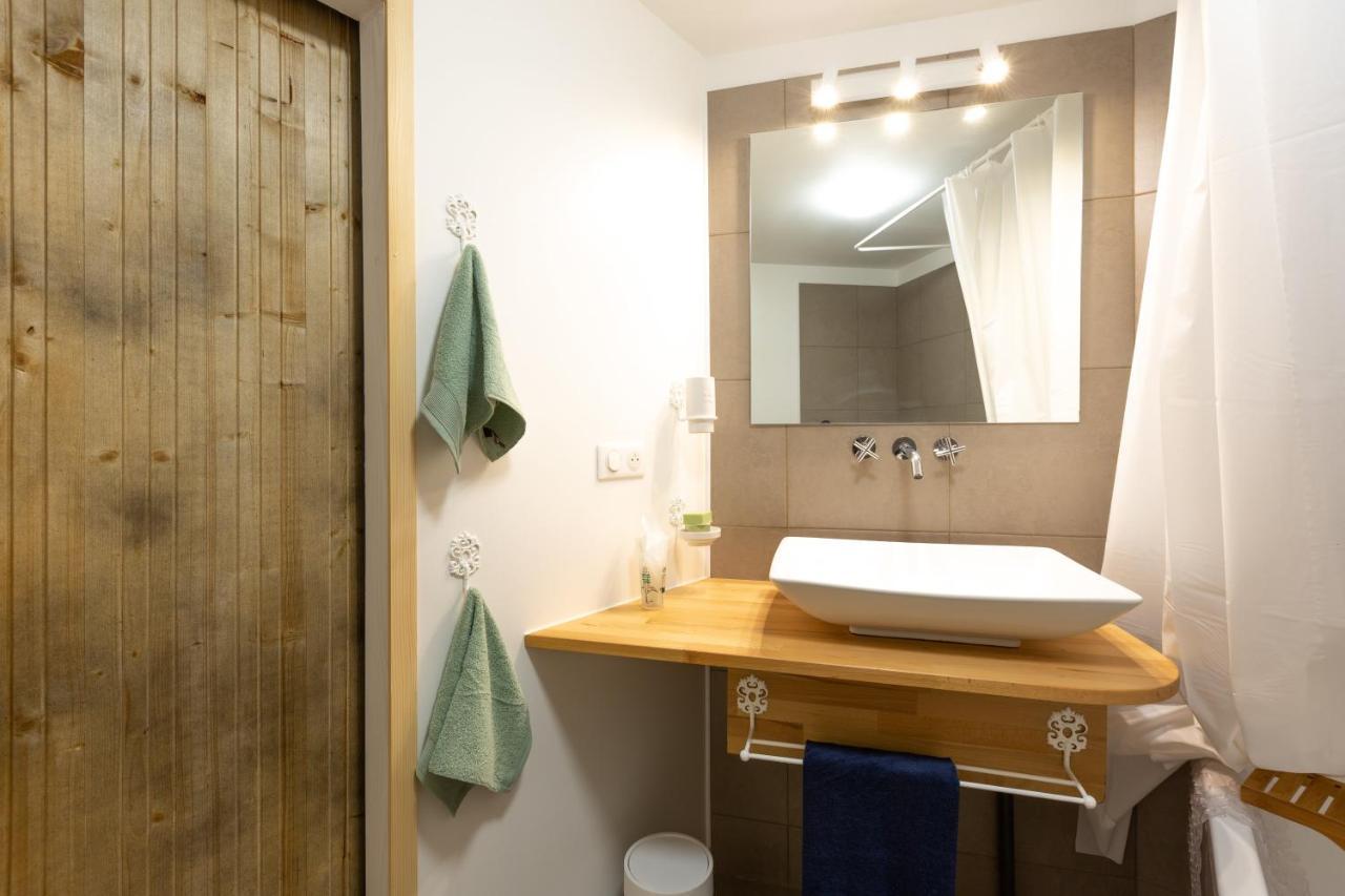 Les Dames-Jeannes Bed & Breakfast Chavot-Courcourt Bagian luar foto