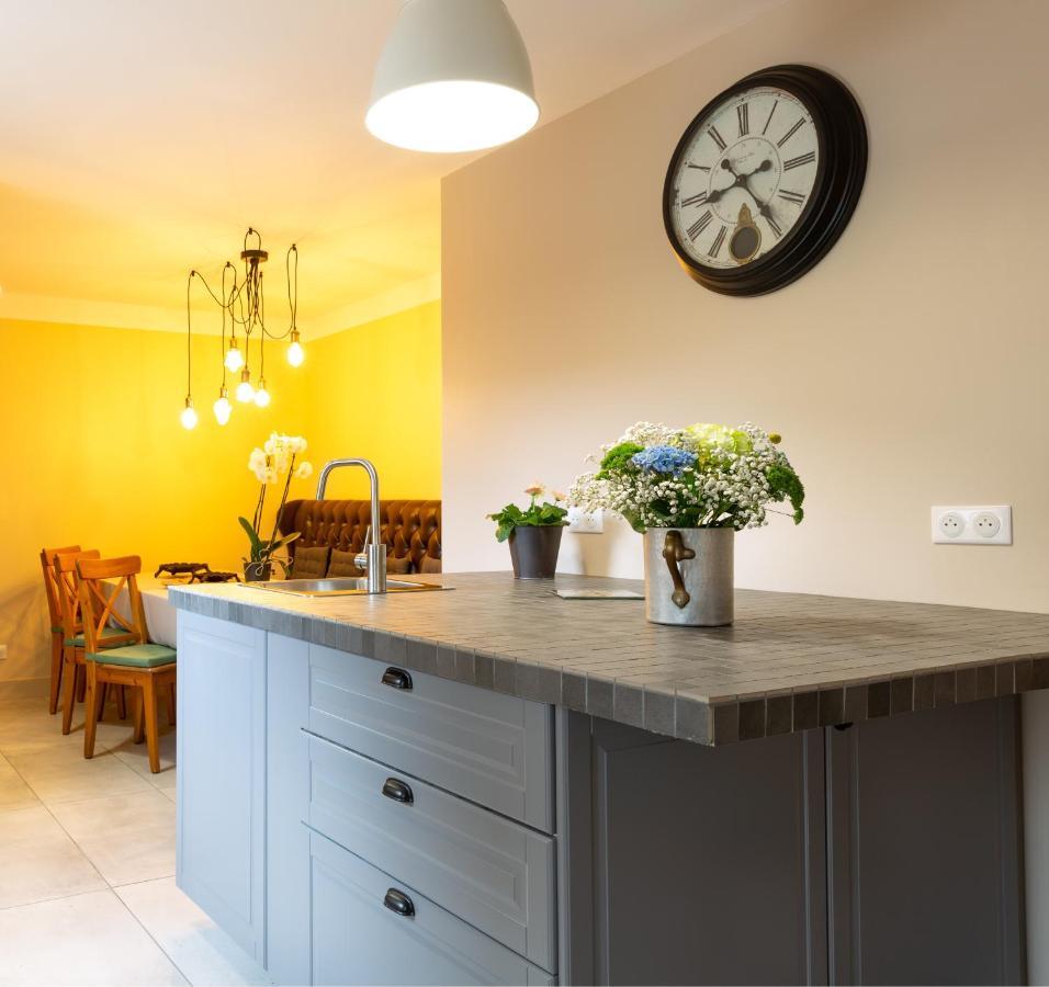 Les Dames-Jeannes Bed & Breakfast Chavot-Courcourt Bagian luar foto