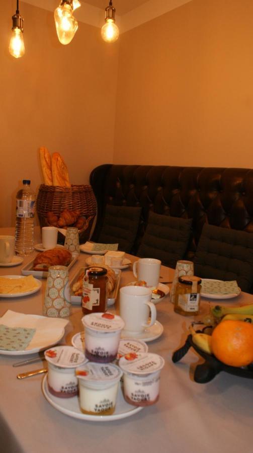 Les Dames-Jeannes Bed & Breakfast Chavot-Courcourt Bagian luar foto