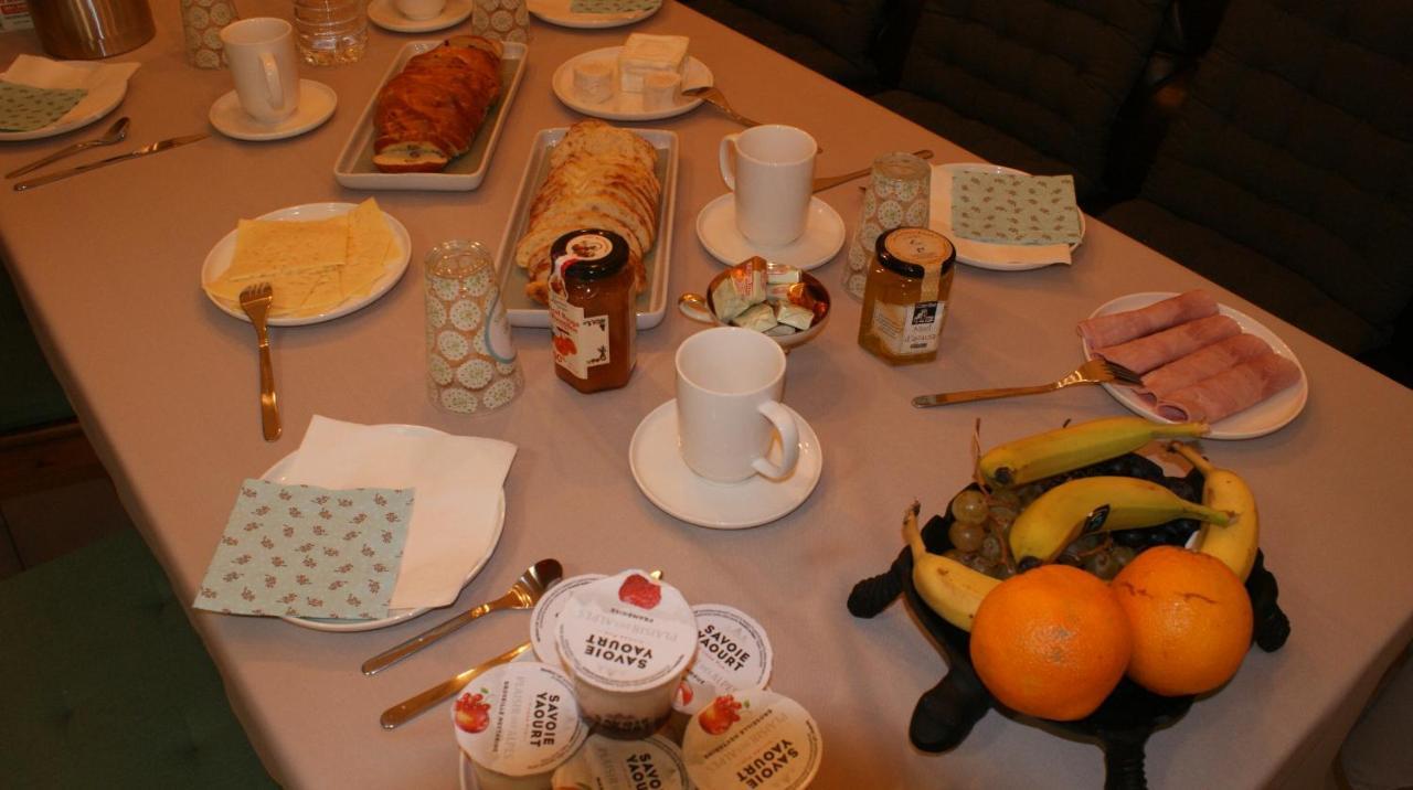 Les Dames-Jeannes Bed & Breakfast Chavot-Courcourt Bagian luar foto